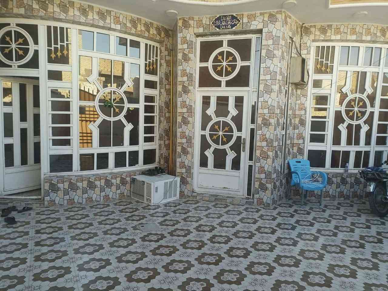 دار للبيع المساحه 200م الموقع حي المشتل مقابيل المدرسة الهيكل بيت جديد ونظيف شارع عريض موقع ممتاز سنه البناء 2021 السعر مناسب جداً للاستفسار التواصل مع صاحب الدار ‏‪***********

