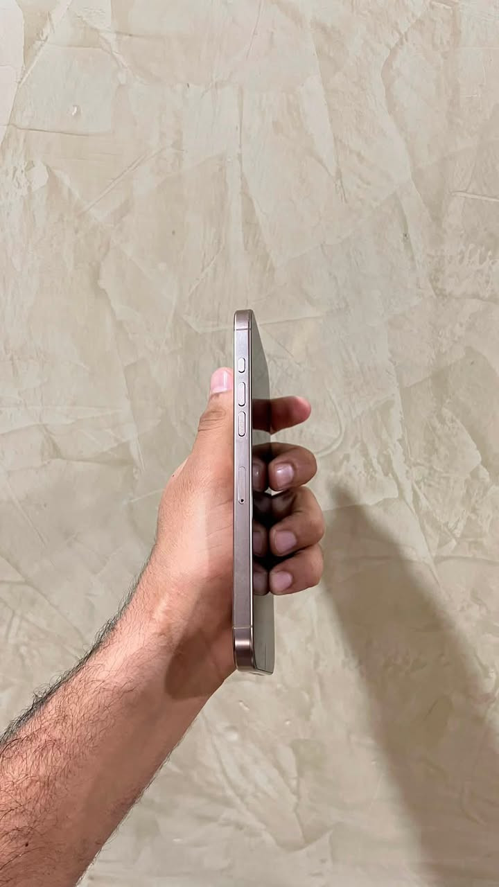 السلام عليكم أيفون ١٦ برو ماكس للبيع
بطارية ٩١  رقمي ***********
ذاكره ٢٥٦
اصلي استخدام شخصي مع جميع الملحقات كارتون
السعر مليون و ١٥٠ و مجال بسيط الجهاز نظيف جداً 
ملاحظة : الضهر مجرد كسر بدون خلل
