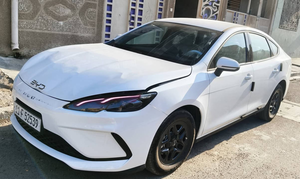 سيل 05 بطارية چبيرة گير تعليگ داخل ابيض
حادثها موضح بالصور 
السيارة ماشية 1600 على البانزين 
منفذين شحن سريع واعتيادي 
السيارة بأسمي وهذا رقمي ***********
مكان السيارة بغداد حي الجوادين
