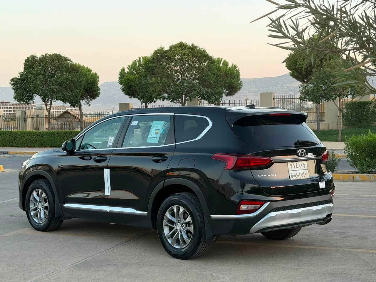 سلام عليكم هونداي سنتافي للبيع وارد أمريكي موديل 2020 مواصفات السياره فول تحكم ستيرن شاشه جبيره گير اوتماتيك + گير عادي رادار جابني + رادار امامي نضام اوتو ستار  هند بريك بصمه ٣ وضعيات قياده داخل لونين لايت LAD
 ماشيه ١٠٤ قطعتين تبريد نضام ABS
حادث امريكا جاملغ خلفي وباب بچم كبس بدون أرباك وبدون دواخل حداديه امامي خلفي تايرات كله جديده گير ومكينه مكفولات 
بعض المواصفات الممذكور أمامكم 

عنوان السياره سليمانيه

للاستفسار ***********
