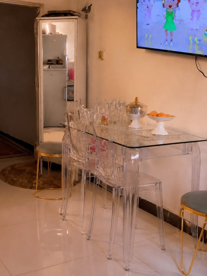ميز طعام ماركة اليكا وبي ختم ع كل الكراسي الجامة بايركس درجة اولى سعره٣٨٠$
اريده ٢٥٠ الف مكاني بغداد شعب
***********لمراسلةً واتساب وبي مجال لشراي 
سبب البيع بسبب نقله بيت واخاف عليه من بناء
