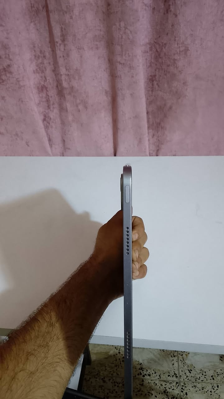 سلام عليكم ايباد m2 ذاكره 128 بطاريته 91 سعره 650 قفل بدون كارتون ويا بس شاحنه بغداد ***********
