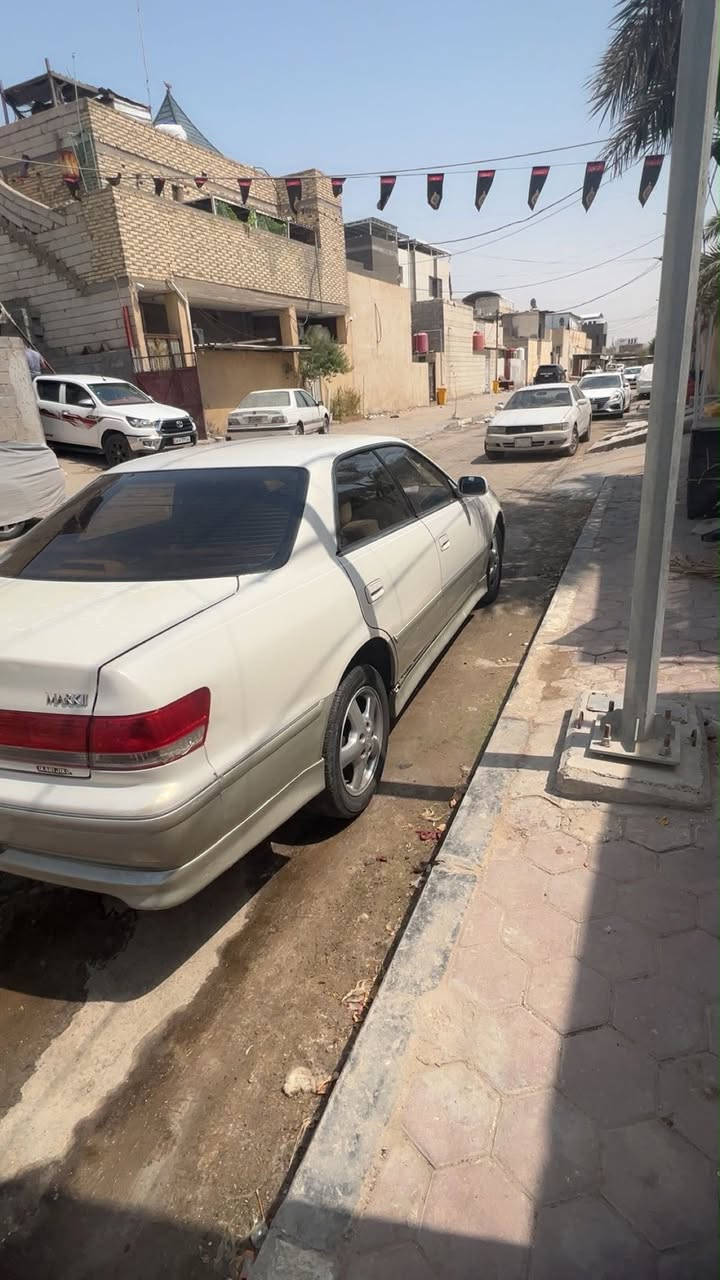 سلام عليكم مارك 2000  بسمي رقم نكليزي مكفوله من ضربه قويه  تبريد حداديه وره كدام جديده  تاننكي بنزين جديد مكينه ادامه كامله عليه من بلكات مجاول جداد نزولات سياره متعوب عليه مال جناي  سعرها 70  رقمي ***********
