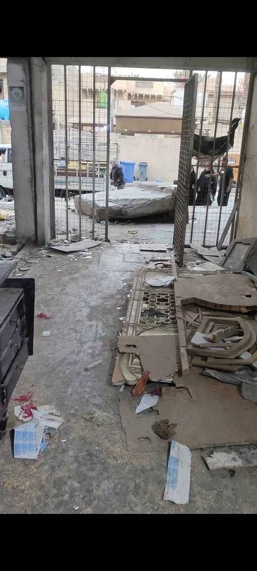 فرصة أستثمارية في بغداد بناية تجارية للبيع مساحتها 523متر بيها واجهتين وحدة على الشارع العام ووحدة على الفرع، عنوانها بغداد منطقة الحبيبية في بداية الحبيبية/قرب قاعة ارض العملاق للحديد. /عمارة وبناية مكتبة الجوهرة.  بيها عشرين محل أرضي والطابق الأول بي اربع شقق وقاعة بمساحة ٢٥٠ متر الطابق الثاني قاعة مفتوحة بمساحة ٥٠٠ متر والطابق الثالث عبارة عن صالة صغيرة وصحيات ، ملاحظة العمارة خالية من المُستأجرين يعني الياخذهة بحيل الله بكيفه يريد يأجرها ايجار واحد لمجمع او غيرة أو يأجر كل قطعة محل وشقة وصالة على حدة او يفلشها ويسويها شلون ما يريد تصلح ان تكون مستشفى أهلي أو مجمعات طبية أو مول تسوق وغيرها الكثير سعر المتر 3,500,000ثلاث ملايين وخمسمأة الف، للأتصال أو واتساب *********** بغداد, العراق
