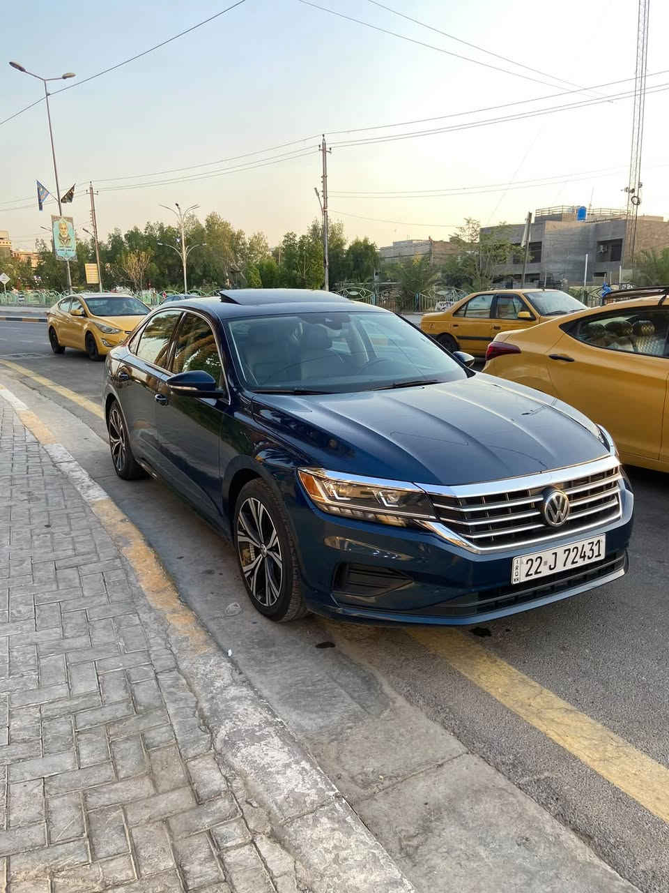 باسات 2021 SE - 
 الموديل: 2021
 الحادث والسونار موجود بالصور او اي استفسار تواصل ع الخاص 
 المحرك: 2.0L Turbo (تيربو 2000)
 المسافة المقطوعة: 155,000 كم 
 الرقم: أربيل (وكالة أو تحويل مضمون)
🔹 أبرز المواصفات:
 فتحة سقف كهربائية.
 كشنات جلد + تدفئة.
 رادار أمامي مع نظام كبح ذكي/تحذير اصطدام.
 نظام تحديد المسار (Lane Keep Assist).
 نظام النقطة العمياء (Blind Spot Monitor).
 شاشة لمس كبيرة تدعم Apple CarPlay و Android Auto.
 كاميرا خلفية بدقة عالية.
 تكييف ثنائي المناطق مع فتحات تكييف خلفية.
 ويل كب سبورت وحساسات إطارات
  
 السيارة جاهزة .
📍 المكان: [بغداد ]
💰 السعر: [ 120]بيه مجال 
***********

نص مكتوب في الصور:
- @gqqtt
- @9sqrlt