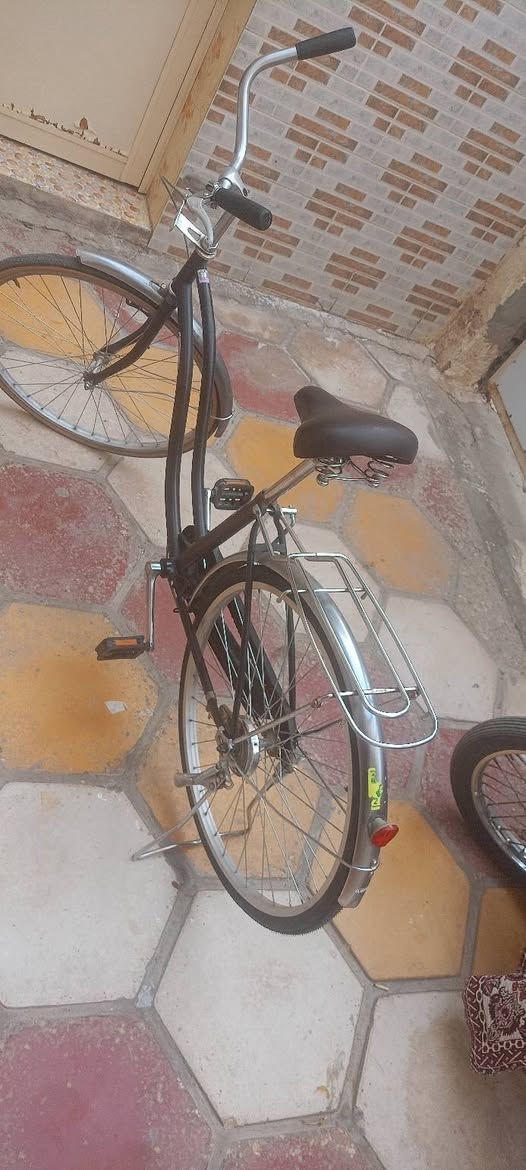 بايسكل بطه جديد مقفول كفاله بس اكو كم شخط بالشاصي صغار والباقي كله مكفول وجديد بريك شغال خلفي 

مكان ناصريه مركز 
السعر 75 وبي مجال
للاستفسار ***********
