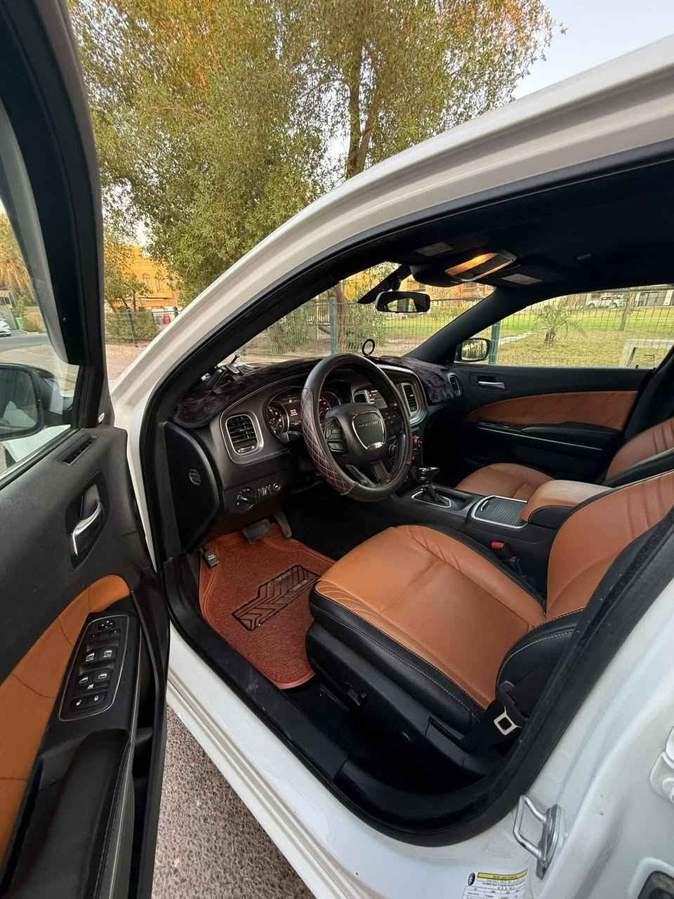 ***********� للبيع دودج تشارجر SXT 2023

• المحرك: V6 سعة 3.6 لتر
• موديل: 2023
• رقم: أربيل مميز
• الوارد: أمريكي
• اللون: أبيض
• الممشى: 60 ألف ميل (قابل للزيادة)

المواصفات:
✅ تشغيل عن بُعد
✅ شاشة
✅ كاميرا خلفية
✅ كراسي جلد
✅ سيارة استخدام شخصي وبحالة جيدة

ملاحظة:
حادثها بالدعامة الأمامية فقط، الدعامة الأماميه وباقي السيارة بحالة جيدة. ومشتريها من المستورد على ايدي صارلها سنه ونص خير من الله 
اخذتها ماشيه. ٤٦ الف ميل 
ما اطلع بيها بس للسفرات الله شاهد
