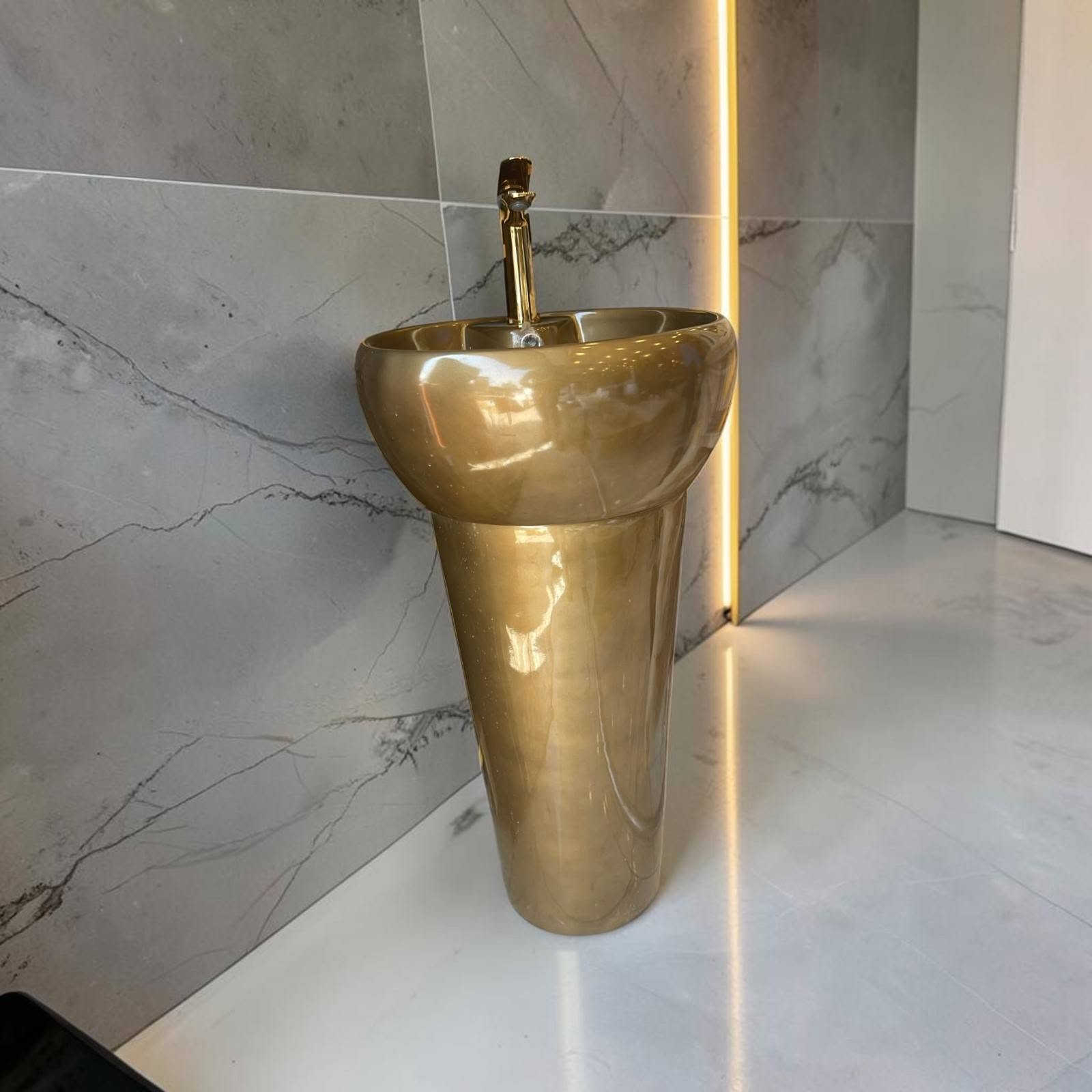 الفخامة التي تليق بمنزلك.. مغاسل قطعة واحدة بتصاميم وألوان تخطف الأنظار! ✨🏡

هل تبحث عن التميز وتعبت من التصاميم التقليدية للمغاسل؟
في صحيات تيا، نختصر عليك عناء البحث ونقدم لك تشكيلة حصرية من المغاسل العمودية (قطعة واحدة) بتصاميم رخامية وموديلات عصرية فائقة الجودة. 

سواء كنت تفضل اللمسة الذهبية الملكية، الرخامي الرمادي الكلاسيكي، أو الأسود الملكي الفاخر، ستجد لدينا ما يمنح حمامك أو مجلسك طابع الفنادق الفخمة.

لماذا تختار مغاسل صحيات تيا؟
💎 تصاميم متميزة: ألوان متموجة ونقوش رخامية فريدة تناسب الديكورات المودرن والكلاسيك.
🚰 تكامل وأناقة: تأتي مع خلاطات متناسقة تزيد من جمالية التصميم وقوة التحمل.
🧼 سهولة التنظيف: أسطح ملساء ومقاومة للبقع والتكلسات لتدوم طويلاً بكامل بريقها.

تحوّل المساحات العادية إلى لوحة فنية يبدأ من اختيار التفاصيل الصحيحة!

📍 الموقع والعنوان:
بغداد - كمب سارة - قرب جامع الشاكرين.

📞 للاستفسار والطلب (واتساب / اتصال):
***********
او راسلونا مباشره على الصفحه 

#مغاسل_مودرن #مغاسل_مرمر #تجهيزات_صحية #ديكورات_حمامات #تيا_للصحيات #بغداد #العراق #ديكور_عراقي #تأثيث_المنزل #تصميم_داخلي
