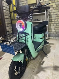 دراجه شحن مستخدمه شهرين تركته و هسا البطاريه كايمه  يعني يرادله بطاريه...