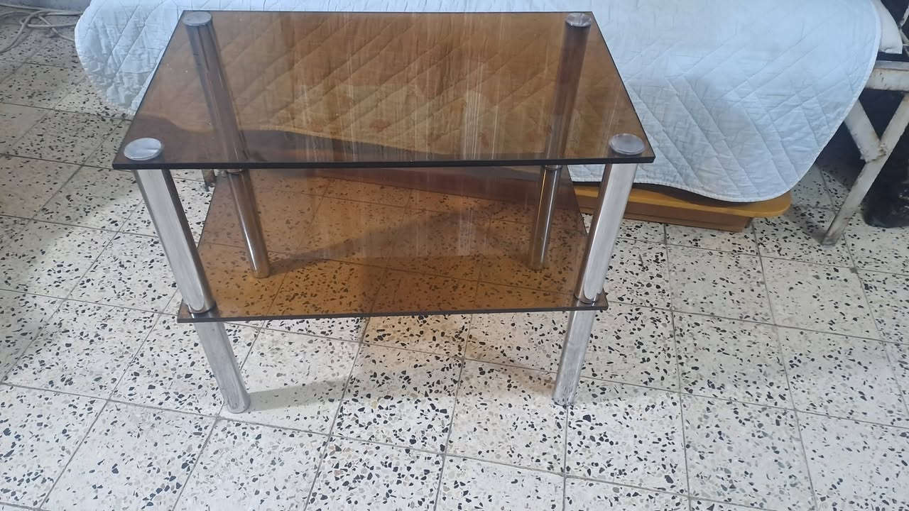 ميز • للبيع