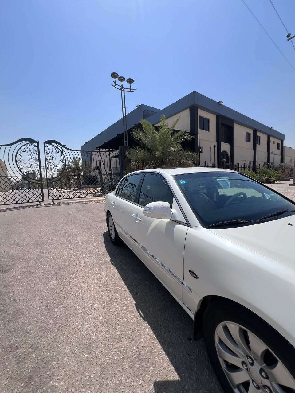 🚘 للبيع كيا أوبيروس Kia Opirus
▫️ الموديل: 2009
▫️ المحرك: V6 سعة 3.8
▫️ اللون: أبيض
▫️ السيارة نظيفة ومرتبة
▫️ مكيف وتبريد ممتاز
▫️ داخلية مرتبة
▫️ جنوط أصلية
▫️ استخدام شخصي
▫️ السيارة جاهزة للفحص** 
▫️منضومه سماعات بيه +شاشه 
▫️مري الجانت تحكم مع البك
▫️حساسات امامي و خلفي 
▫️كشنات جلد +كهربائي
▫️كامره خلفيه 
▫️بردات بلادي بيه
▫️السياره رقم بغداد دولي اب اسمي 
▫️فتحه
▫️بصمه
▫️السياره مكفوله كفاله عده شبر صبغ بل جاملغ الخلفي 

▫️السياره جاهزه معايزه شي ترايك وين ميعجبك سياره احلا من الصوره تجي وتشوف بعينك 

💰 السعر: 110 وبيه مجال
📍 الموقع: النجف
📞 للاستفسار والتواصل: [***********_***********
