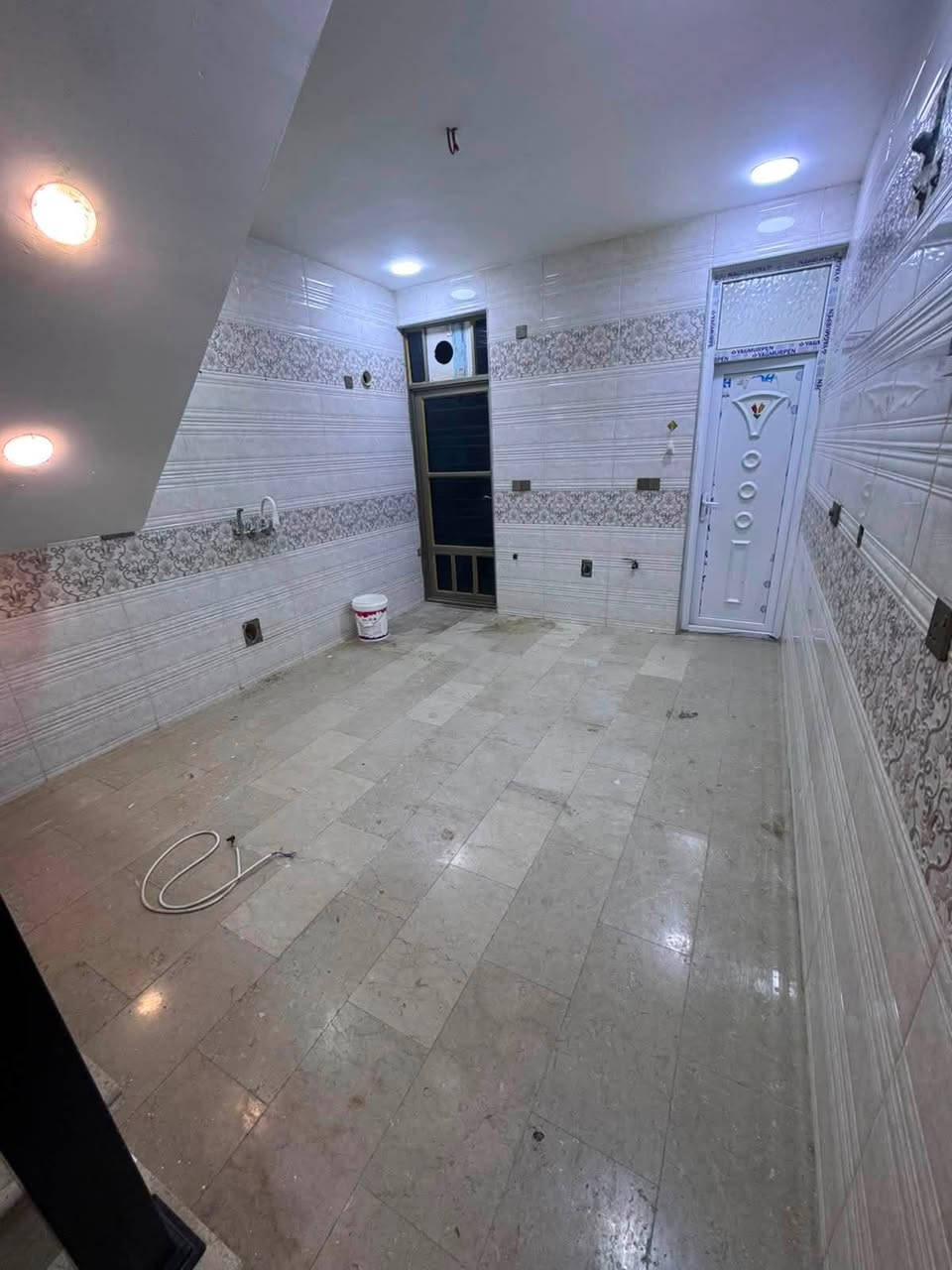 🏡 للإيجار | السيدية
📍 الموقع: السيدية – مربع الـ400
📐 المساحة: 50 م²

✨ تفاصيل العقار:
• غرفتان نوم
• صالة
• مطبخ
• حمام

💰 بدل الإيجار: 750 ألف دينار

📌 متوفر لدى مكتب حلم عقاري

📞 للتواصل والاستفسار:
***********.

