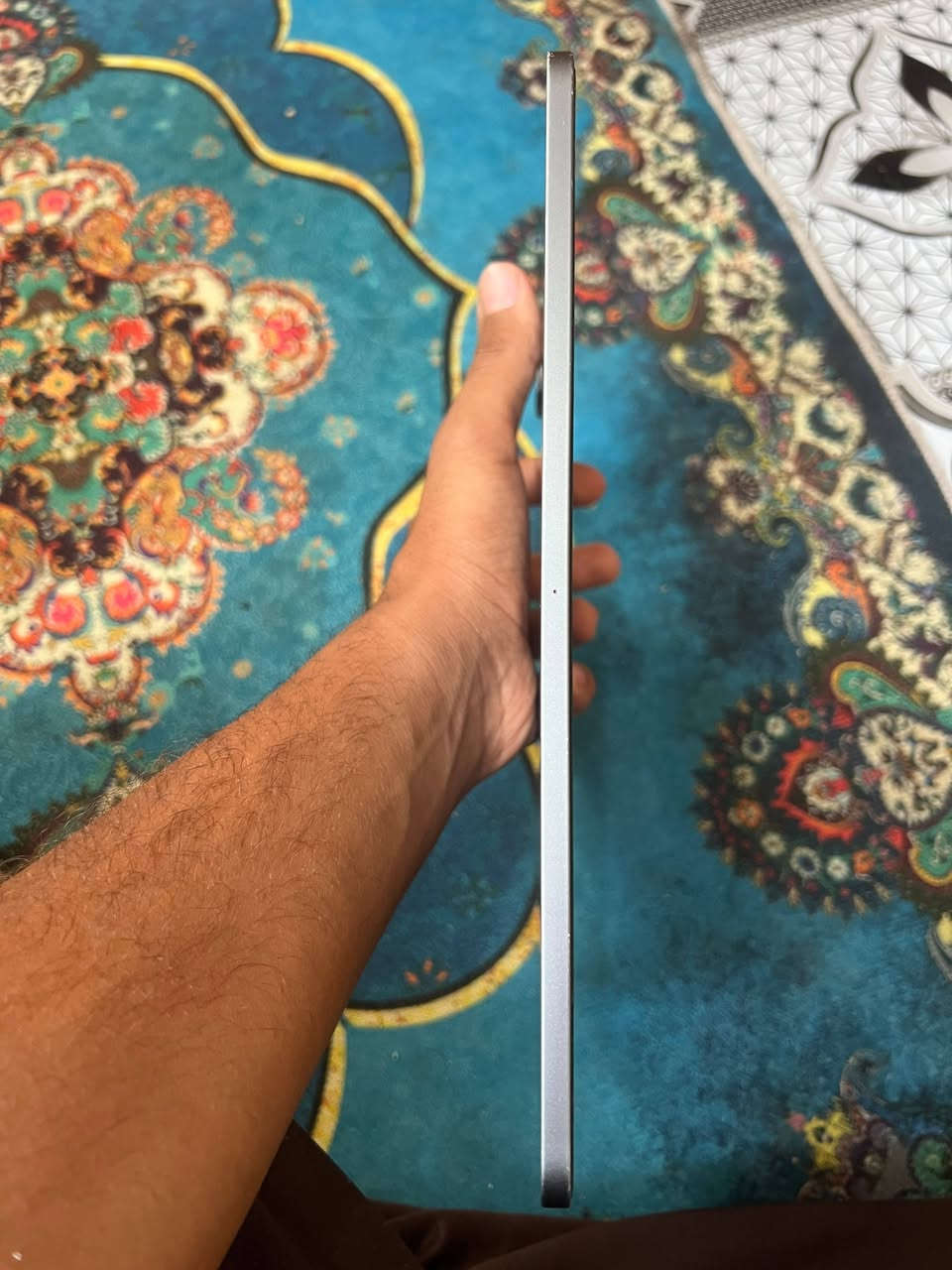 سلام عليكم ايباد للبيع m1  كفاله عامه ذاكره 128بطاريه 89 فيس ايدي شغال بصمه وجه كله كال ملحقاته شاحنه وكارتون مكاني ديوانيه وهاذه رقمي ***********
