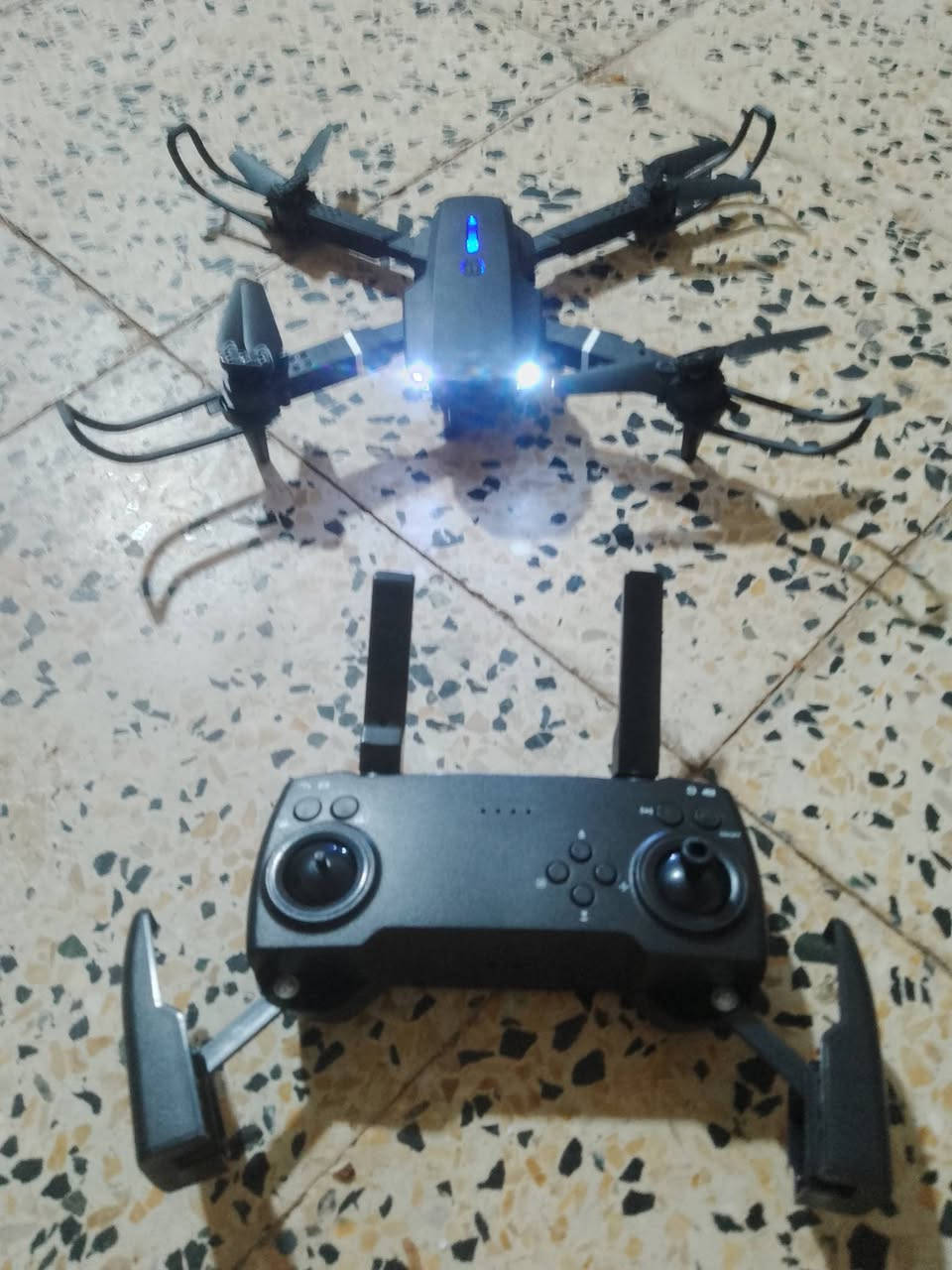 طيارة درون للبيع
السلام عليكم 
طيارة درون برو للبيع 
شرط اقلاع وتصوير كامرة 4K
موديل 2020
مع اربع ريش احتياط 
مع كتلوك كامل ودليل تطبيق 
مع شنطه الطيارة الخاصه 
السعر 75الف
للاستفسار الاتصال على الرقم ***********
