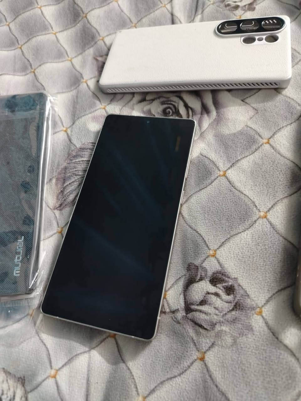 السلام عليكم للبيع Samsung s25 ultra  النظافة فولل زلغ واحد مابيه وياه الكارتونة مالته و٣ كفرات
السعر مليون و200وبيه مجال بسيط مال جيه
مكاني السماوه السوير
للتواصل خاص او واتساب ***********
