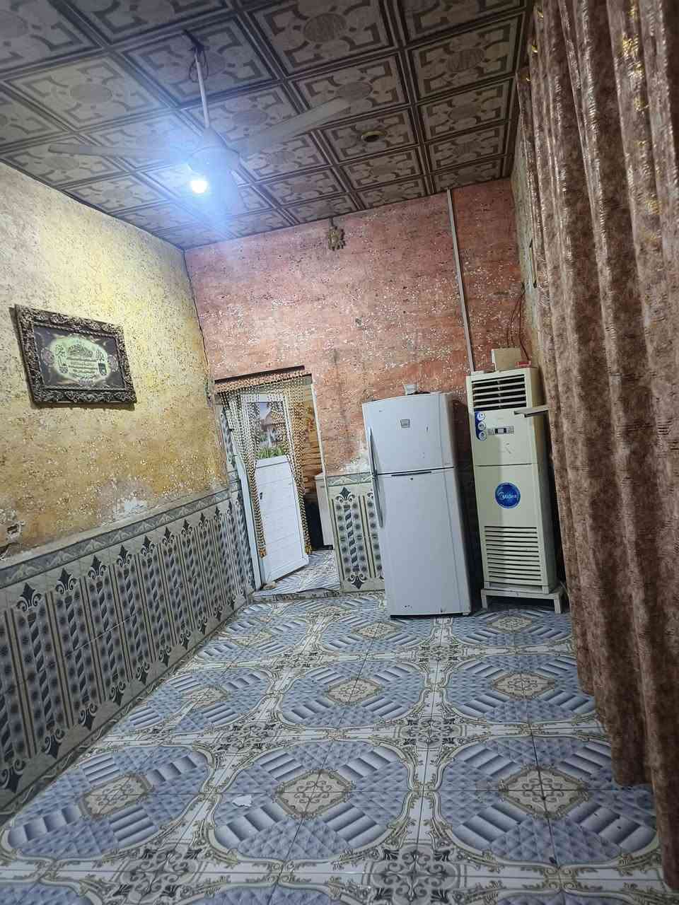 السلام عليكم بيت للبيع تجاوز البصرا 5ميل منطقه الداودي قرب السوق  الازرك يتكون من غرفتين وصاله وديوان معزول ومطبخ ومخزن وكراج ع تبليط  السعر 15 وبي مجال قليل حك الجيه

***********; ابو اديان
