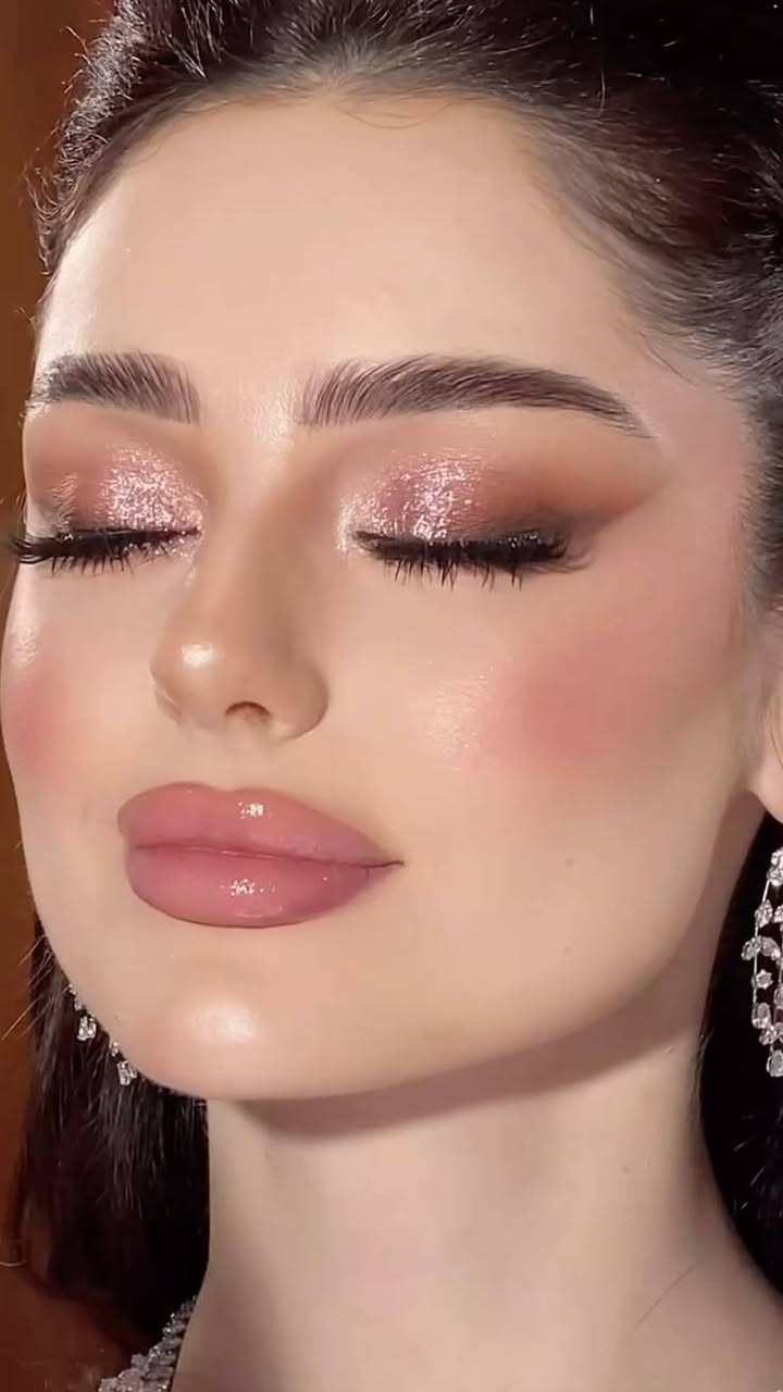 مرحبا
عندج مناسبة حنه مهر عرس خطوبة اي مناسبة وماعندج امكانيه تروحين للصالون يتوفر خدمة منزليه نجي يمج ونطلعج احلى واجمل بنيه وباسعار جدا مناسبه للتواصل ***********

نص مكتوب في الصور:
- قائمة الاسعار المناسيات مكياج + تسريحة 50 ألف باقات العروس مهر أو حنة أو عرس 100 ألف حنة + عرس 150 ألف تسريحات الشعر شعر قصير 15 ألف شعر وسط 20 ألف شعر طويل 30 ألف الأظافر أظافر أكريلك 10 آلاف تتوفر خدمة منزلية داخل الدورة - بغداد