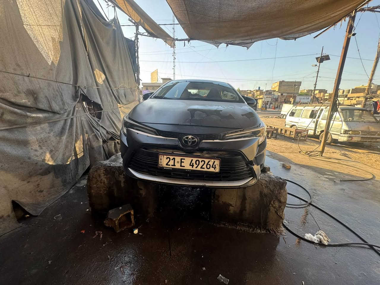كورلا هايبرد 2024 ليفين
سيارة خليجية تجميع الصين
المواصفات مذكورة 
السيارة نظيفه بس بيها كم شخط 
ودعامية بلادية مضروبة
السعر خاص
الممشى/48000 وقابل للزيادة
الرقم/***********

نص مكتوب في الصور:
- TOYOTA | LEVIN HYBRID مواصفات ومميزات السيارة المواصفات الأساسية الموديل Toyota Levin Hybrid النظام هايبرد HEV غير قابلة للشحن الخارجي المحرك 1.8 لتر بنزين + محرك كهربائي القوة الإجمالية حوالي 137 حصان / 101 kW القير E-CVT الدفع أمامي FWD المقاعد 5 الطول 4640 مم تقريباً العرض 1780 مم الارتفاع 1435 مم قاعدة العجلات 2700 مم سعة الخزان حوالي 43 لتر استهلاك الوقود تقريباً 4.3-4.1 لتر 100 كم WLTC حسب الفئة البنزين عادي (92 أوكتان) البطارية بطارية هايبرد، وليست Plug-in نوع السيارة سيدان 4 أبواب، 5 ركاب جنوط سبورت 17 إنش (تقريباً) مصابيح خلفية LED مصابيح أمامية LED شعار LEVIN و Hybrid فتحة سقف مفتاح ذكي (Keyless) (Keyless) Enige الميزات الموجودة في سيارتك تشغيل/دخول بدون مفتاح مع Keyless شاشة وسطية كبيرة Apple CarPlay / ربط هاتف مثبت سرعة متكيف Adaptive Cruise المحافظة على المسار / مساعد المسار فرملة طوارئ أو نظام نظام تفادي الاصطدام رادار أمامي ومرايا Toyota Safety Sense نظام هايبرد أصلي جنوط سبورت كبيرة (17 إنش تقريباً) زجاج مظلل مصابيح خلفية LED الميزات غير الموجودة (حسب ما ذكرت) x شحن لاسلكي للموبايل مقاعد كهربائية تسخين المقاعد كاميرا 360 سيدان 4 أبواب، 5 ركاب مقاعد جلد / تجهيزات فاخرة فاخرة إضافية بعض التجهيزات الأعلى الخاصة بالفئات Full Option المقود والعدادات الشاشة الوسطية (Apple CarPlay) تشغيل بدون مفتاح مثبت سرعة متكيف + مساعد المسار مراقبة النقطة العمياء (BSM) تنبيه حركة خلفية (RCTA) TOYOTA اقتصادية في الوقود .. آمنة في القيادة .. بتقنية هايبرد