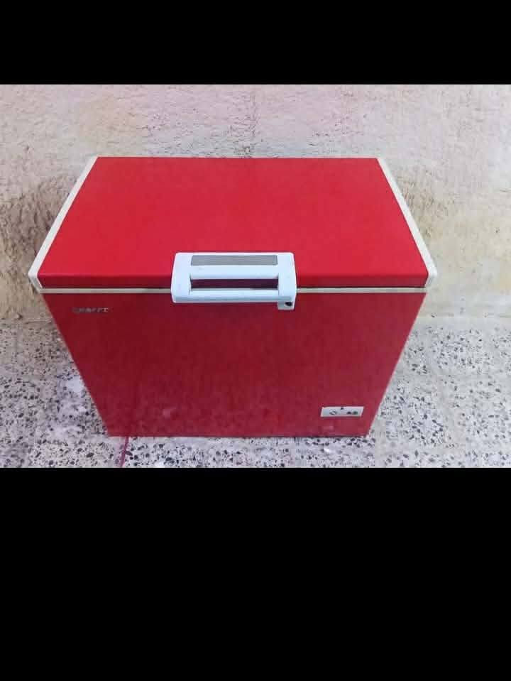 مجمدة موديل Craft تجميدها قوي، السعر 100الف وبيها مجال *********** وبي واتساب
