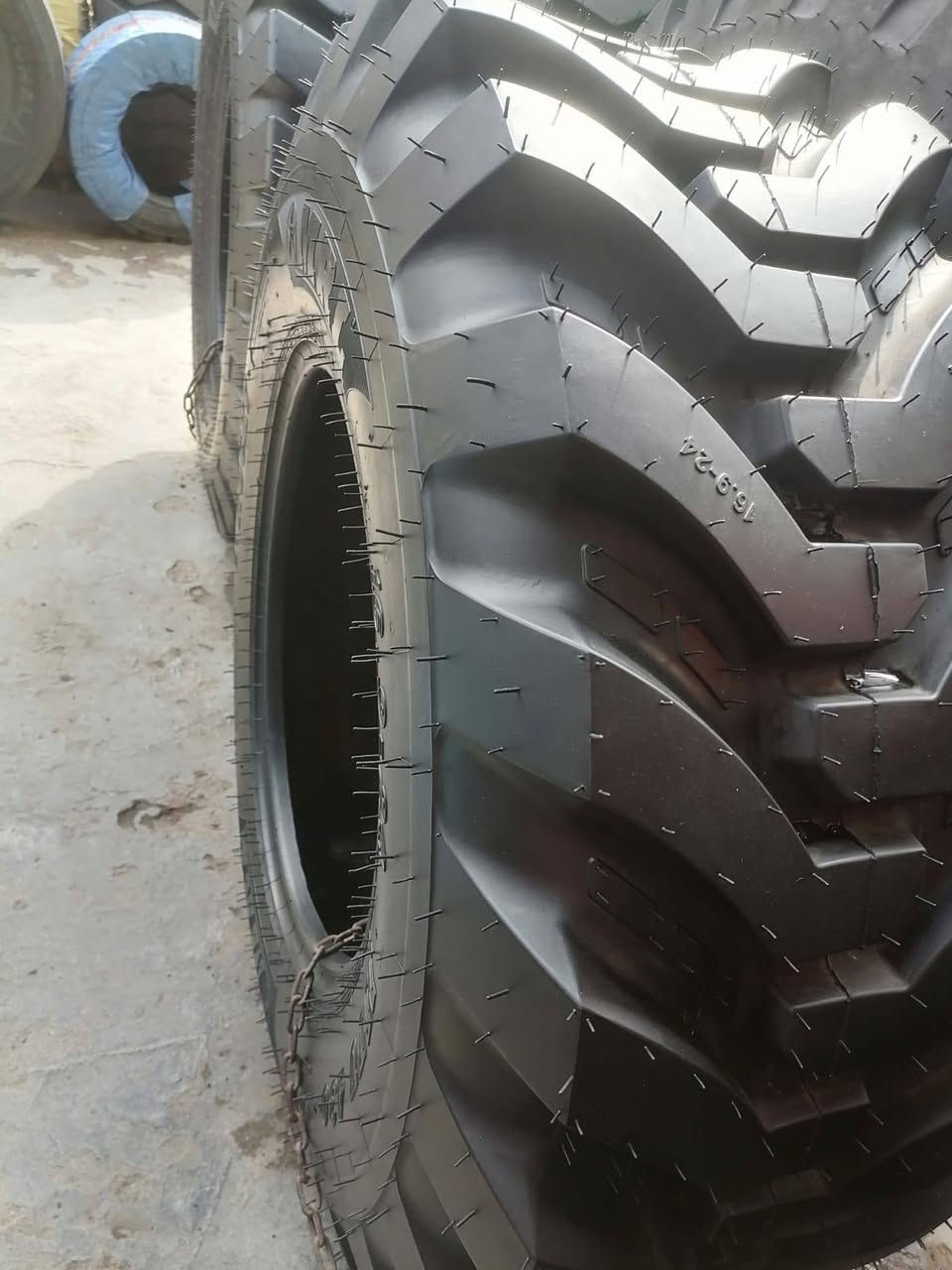 اطارات وبطاريات محلات الزين بغداد الكرادة مجمع مشن طريق معسكر رشيد للاستفسار***********  /*********** واتساب او اتصال توصيل جميع المحافظات
