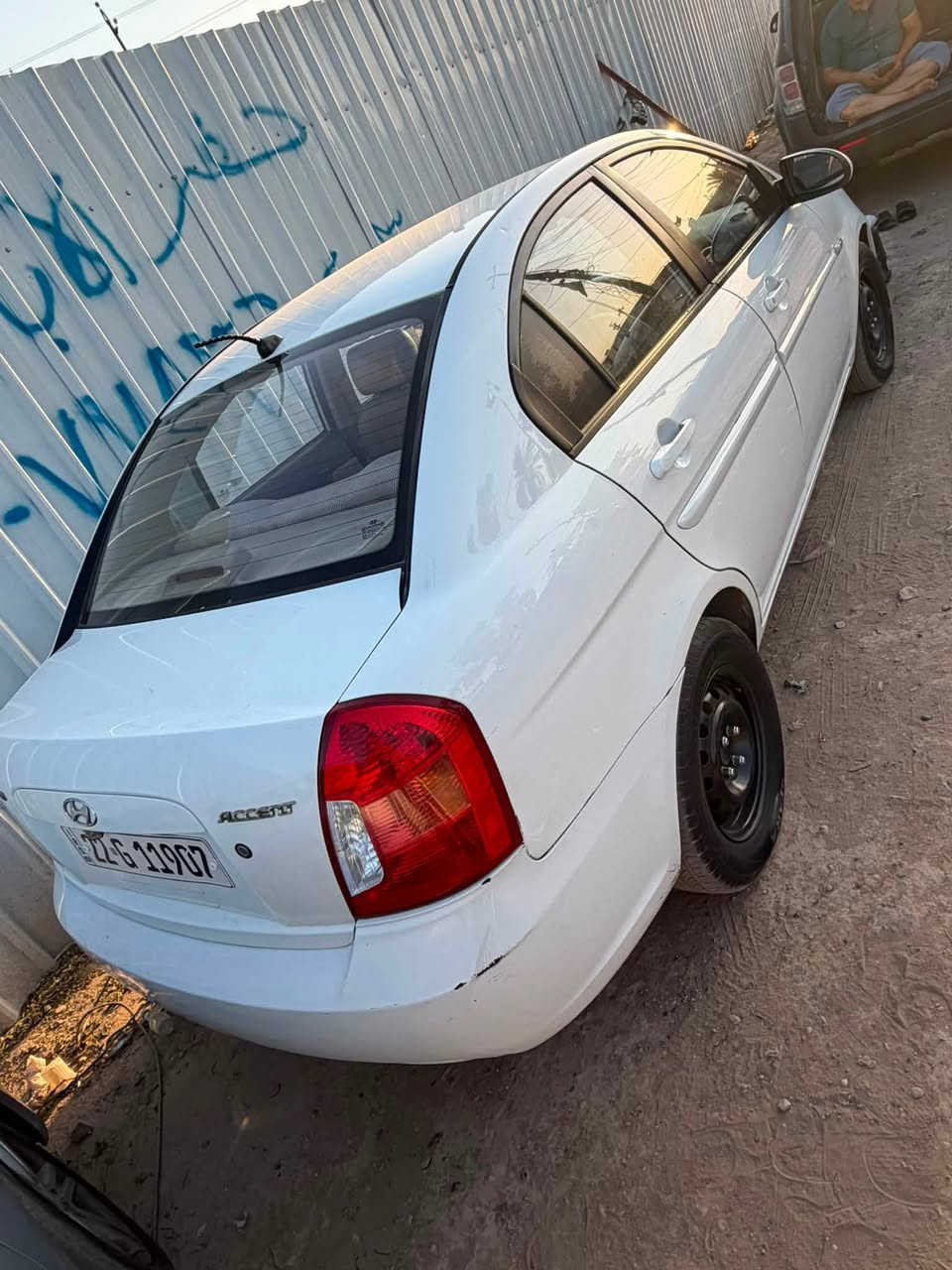 السلام عليكم للبيع اكسنت 2010 بيها طخة بل بنيد خفيفة بدون دواخل والباب الخلف السايق مبدل سيارة جاهزة ماينقصهة أي شي  أربيل بأسمي هزة جديدة تحويل فقط ما اسوي وكالة استفسار *********** واتساب
