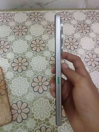انفنكس هوت 60i • ٢٥٦ • شاشة مكسورة