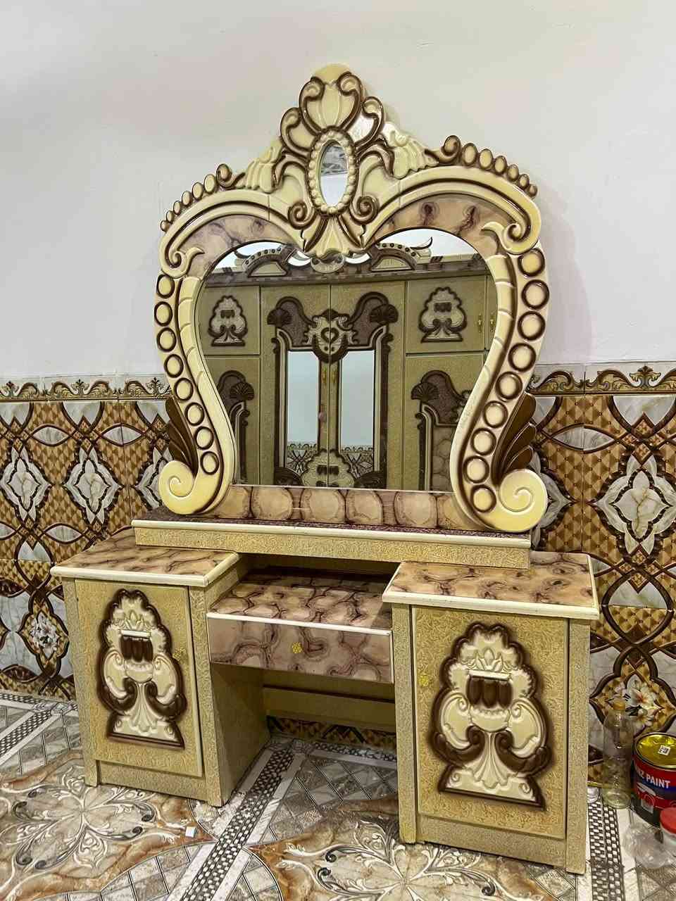 غرفه نجاره ام السته طابقين نضيفه كلش سعر ٦٥٠ نهايته قفل عنوان سوك الشيوخ حي العسكري 
***********
