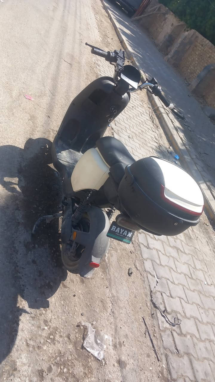 سلام عليكم دراجه شحن البيع ربع بطارات حجم البطاريه 32 تخم ستوني شادهن البطاريات سرعه 50 دراجه ماعايزه شي السعر 500 بيه مجال  الشراي ينتصل ***********
