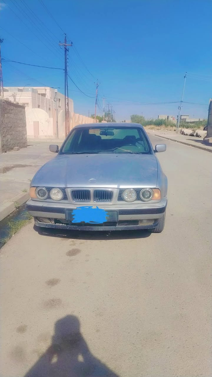 السلام عليكم  بي ام ٥٣٠ ٨ سلندر
سياره مشتريهاا من مزات مال كمارك موصل
اورقه كامل تكدر ترقم بي يومين ترقيمهاا ميكلفك ٥٠٠ الف دا اكدر اني اتكفل ع باقي
سيارة اردلهاا اشويه شغل ترتيب لي يريد خلي يرسالني ع وتساب ***********
