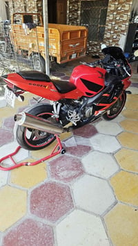سلام وعليكم بطح لبيع   2001  F4i  رقم بسمي الدراجه مفتوه مجفته سعر 30 ...