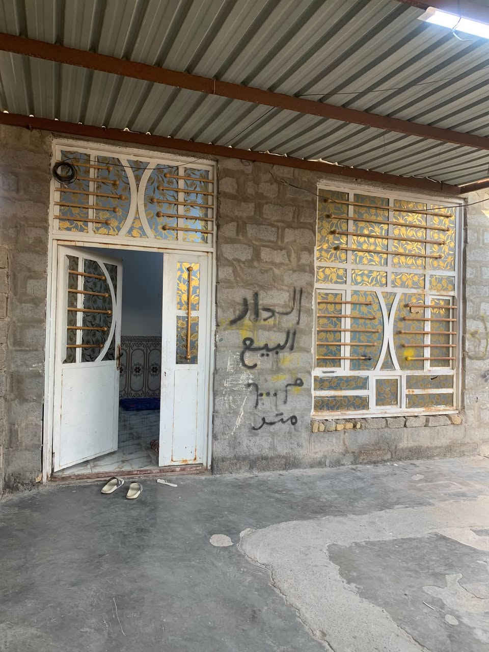 سلام عليكم بيت البيع المساحه الكليه 500 متر البناء 200 البيت متكون غرفتين نوم او. صاله او ستقبال او مخزن خارجي  بيت متكون من مجاري او ومي او كهرباء او سوك قريب عليك  العنوان  بغداد التاجي هور الباشه قرب جامع الهدايه البيت زراعي عقد 25 
وتساب ***********
وتساب ***********
الخط مفتوح ***********
سعر 68 بي مجال
