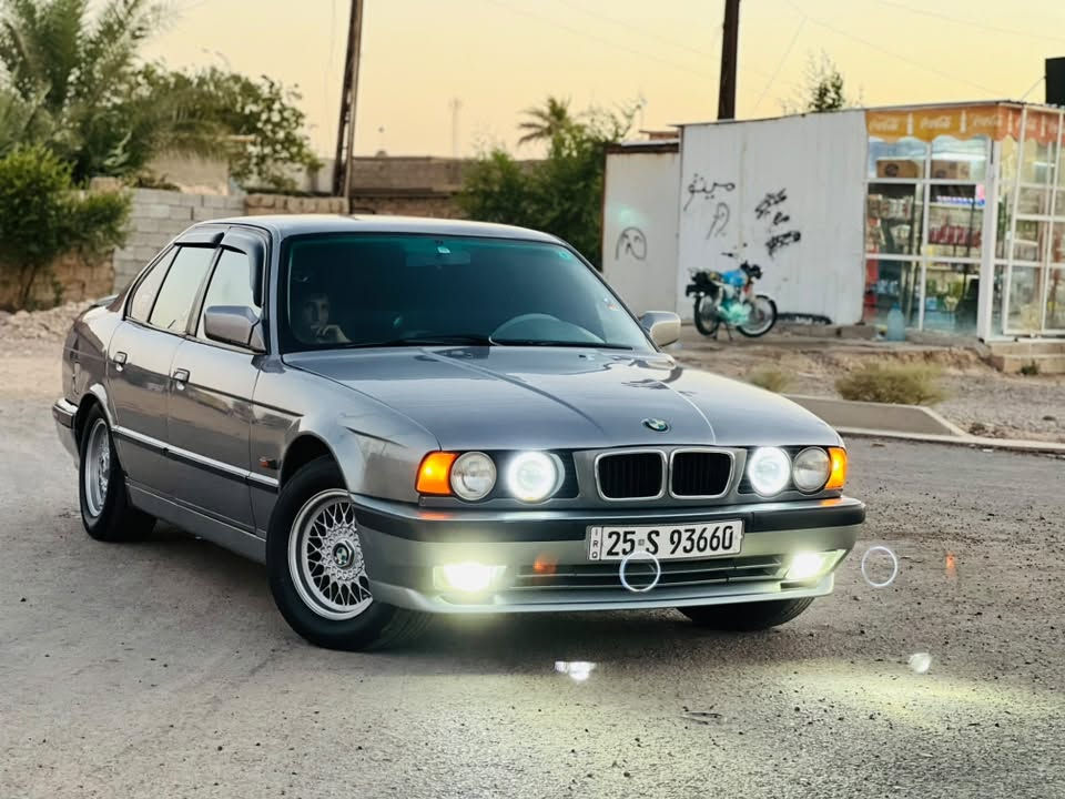 للبيع BMW 525i
حجم 525i اصل
صبغ جماليه بدون ضربه ومعجون شرط 
 موديل 92

 محرك مسكر فانوس

 كير اوتماتيك

كير ومحرك شرط

 تحويل مباشر

 بجم عريض 

 تخم تاير جديد

 حداديه جديده 

 تبريد شغال ثلج ❄️ 

اربع سماعات ودمام 
غرفه جديده 

بطاين 4 جديد

 كهربائيات مكفوله كلها شغاله

 كشنات مخمل 

 السياره مال جناي  شرط احلى من الصور

مكان السياره تكريت 

السعر 65 وبيه مجال

للستفسار ***********
