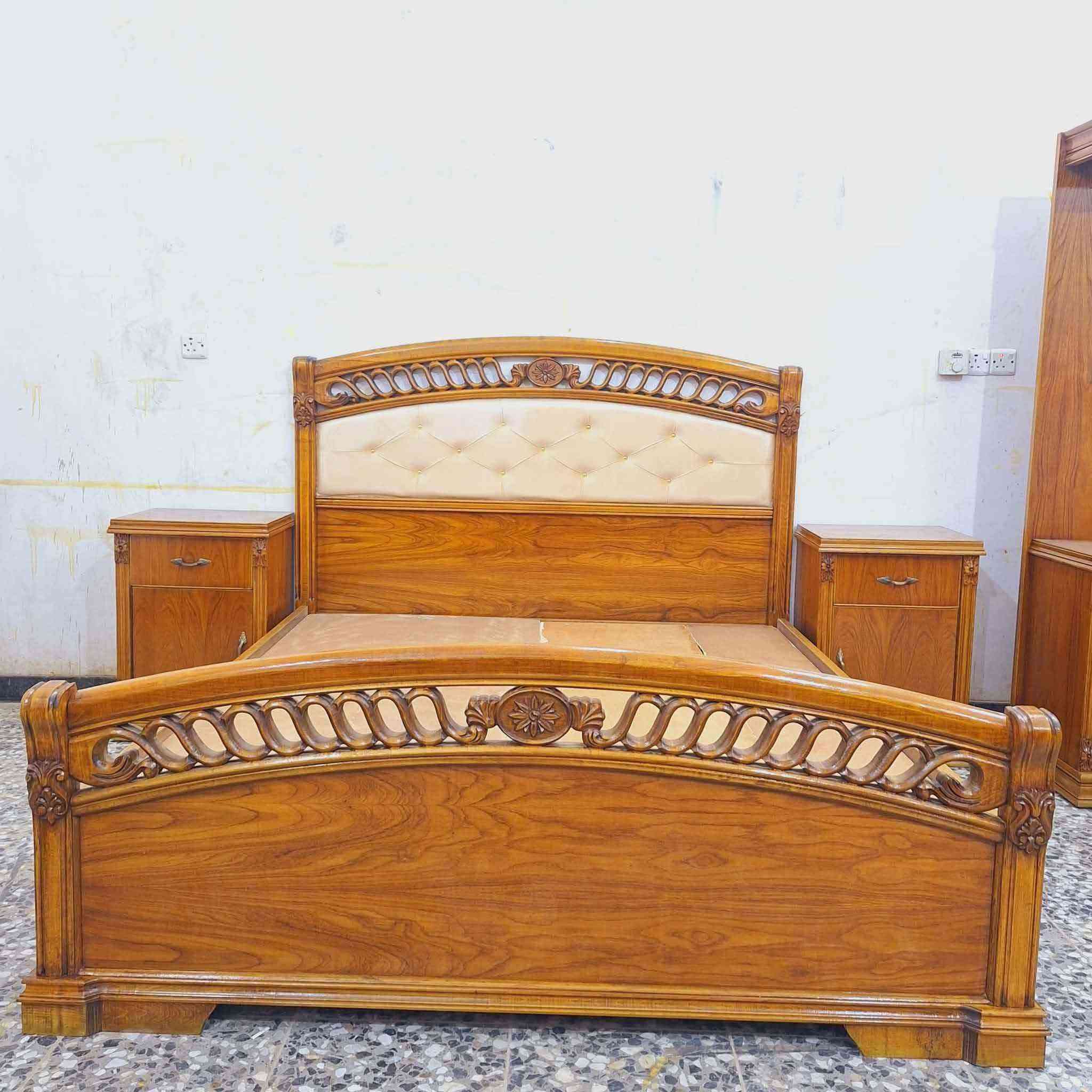 غرفه ست ابواب ملحق داخل خارج صاج الخارج٥ملم والداخل ٤ملم الضهر جرجوبه برغي القاعده والسكف بلوك صاج التوج زان الدنك زان ثقيله جدآ العنوان بغداد البلديات والتوصيل مجانا داخل بغداد والمحافظات بكروه للحجز والاستفسار الاتصال على وات ساب *********** بغداد, العراق
