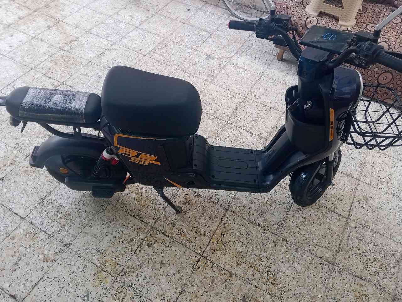 دراجة للبيع
نوع البطارية (( ليثيوم فوسفات الحديد الأصلية))  عمر البطارية لا يقل ع عشر سنين.
السعر 575 
***********
الدراجة جديدة.
