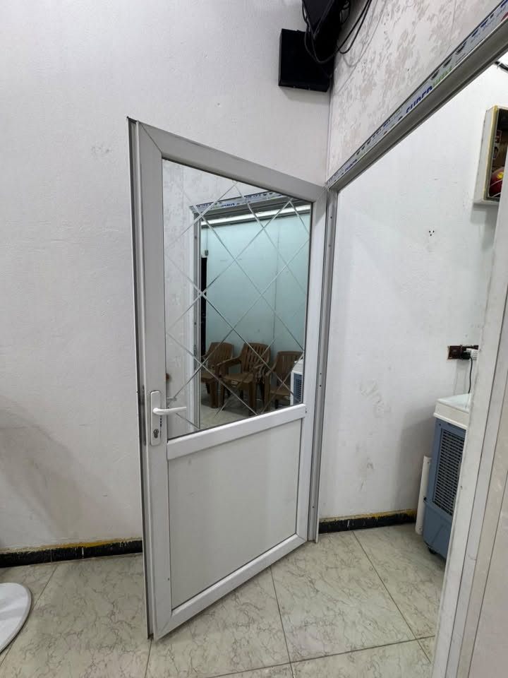 قاطع الواح وباب للبيع

مستعجل ع بيععتهن

ملاحظه( بس الباب والقاطع للبيع ) فقط

واكو حديد بداخله 

طول ٣ متر

عرض ٤ متر

 

*********** للشراء او التواصل
