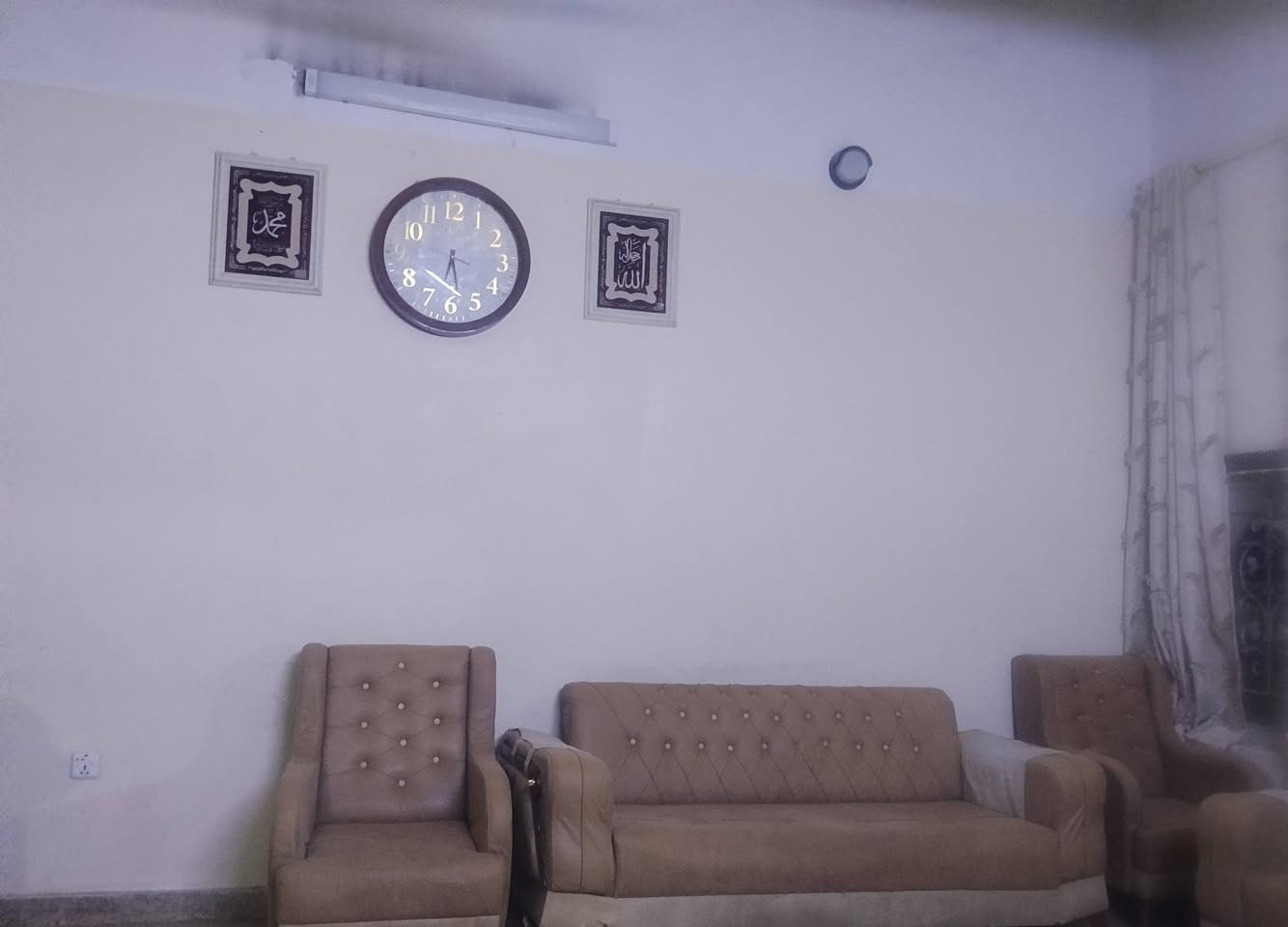 تخم تسكام شغل درجة أولا عشرة مقاعد 
السعر 450الف 
مكاني الحرية الدور 
***********
