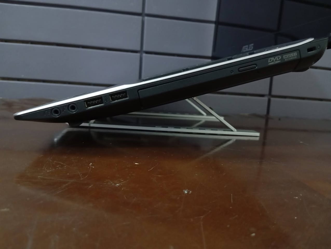 لابتوبASUS K53سطحها اللمنيوم بارد
الهارد:128SSD سريع

الشاشة:حجم15٫6 60هرتز

الرام:8G

المعالج:انتل Ci5الجيل الثاني

كرت الشاشة:منفصل انفيديا 2Gو مدمج610

الملحقات:شاحن85vسريع و هدية(ماوس لاسلكي+باد ماوس) وتحتوي اللابتوب على DVDاقراص

السعر 200الف (للتواصل ***********على الماسنجر والواتساب والتلكرام)
