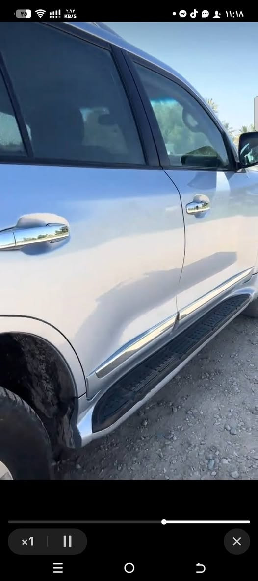 لاند كروزر موديل ٢٠١١ ستينية سيارة جديدة رقم بغداد بيها رشات صبغ بجهة السايق السعر ٢٩٠ وبيها مجال الاتصال *********** مكان الديوانية

