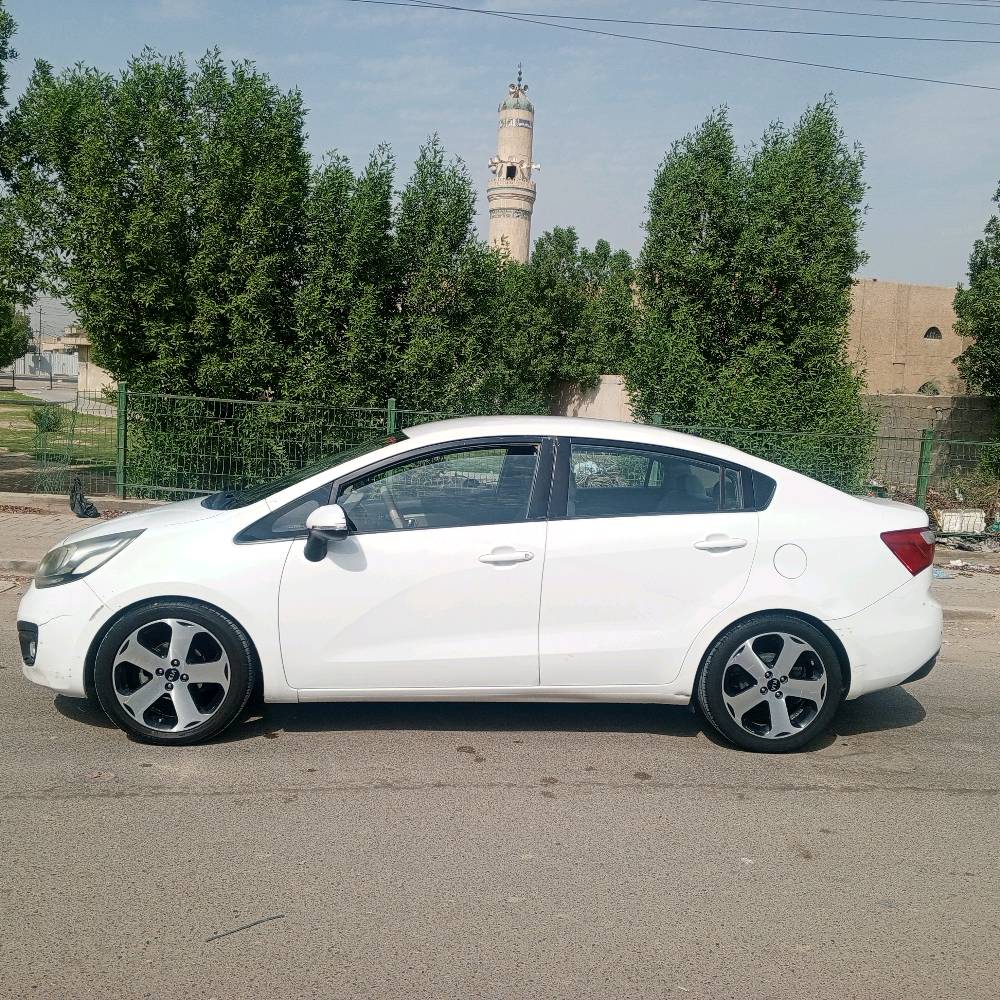 للبيع كيا ريو خليجي موديل 2014 رقم بغداد باسمي 
محرك 1600 دوش دبل قطرة 
ويل كب فراشة حجم 17
مراة شفط اشارة بلمراة
تحكمات ستيرن حاكية 
السيارة بدون صبغ بيها شخط باب الخلفي ورصعة بلجاملغ ملاحضات بسيطة 
ماشية 96كم 
***********
سعرها90ورقة وبيها مجال للشراء الجاد