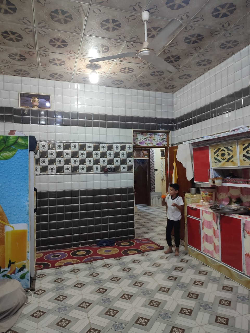 سلام عليكم الدار للبيع المساحه ٢٥٠ مسلح بناء حديث مع نصف قطعه المساحه ١٢٥ على سايدين قرب اعداديه الصناعه ***********
