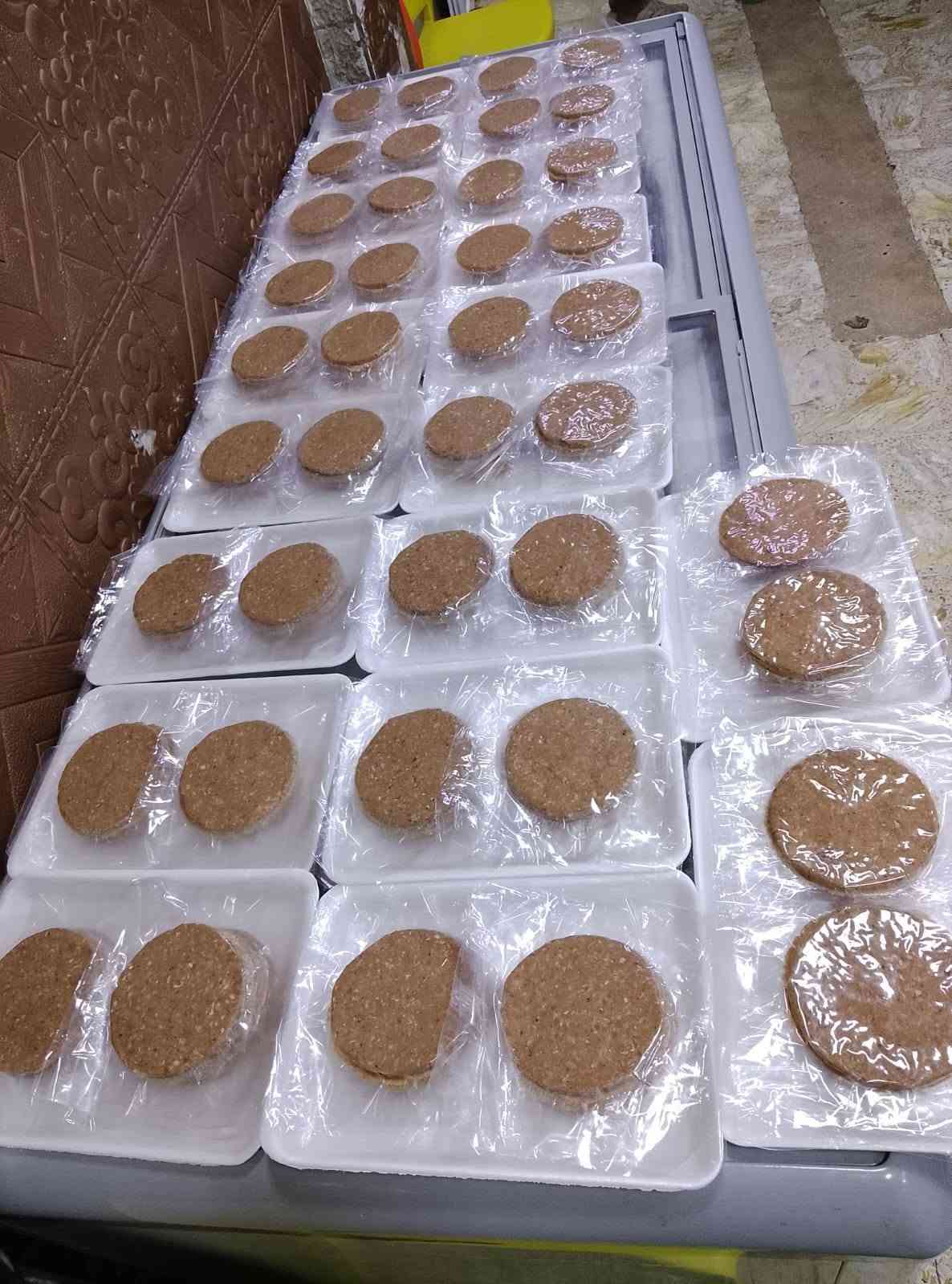 لحوم ومشويات عباس الكصاب همبركر لحم درجة أولى شغل ادينه يوجد توصيل داخل الزعفرانيه
***********

