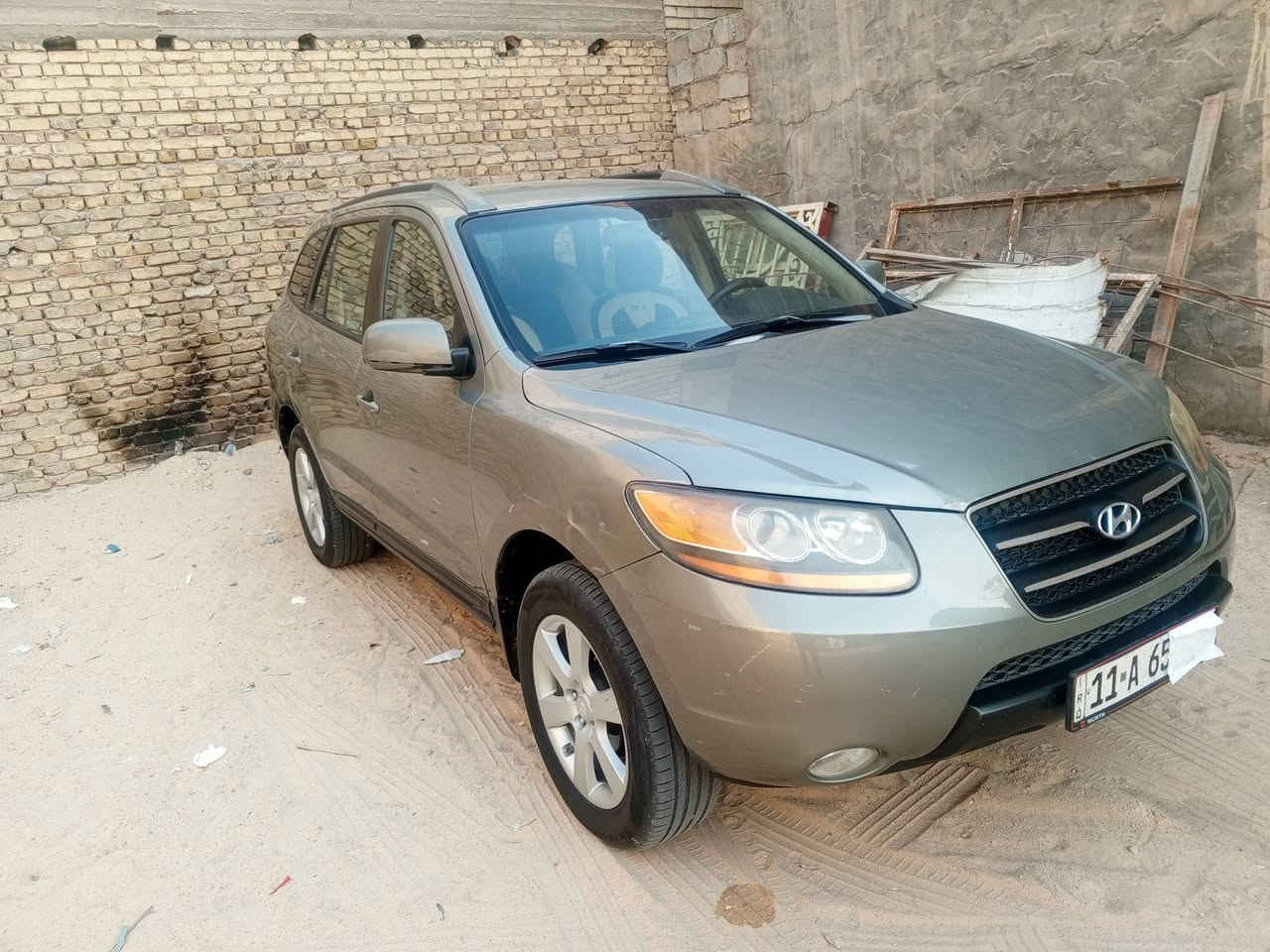السلام عليكم 
سنتافيا وارد امريكي  2009 بيهة قطعتين ونص صبغ تبريد جديد منضومة كاملة تخم تاير جديد  سيارة بيهة ادامة كاملة  السيارة بسمي 
السعر 105وبيهة مجال بسيط جدا      ***********
