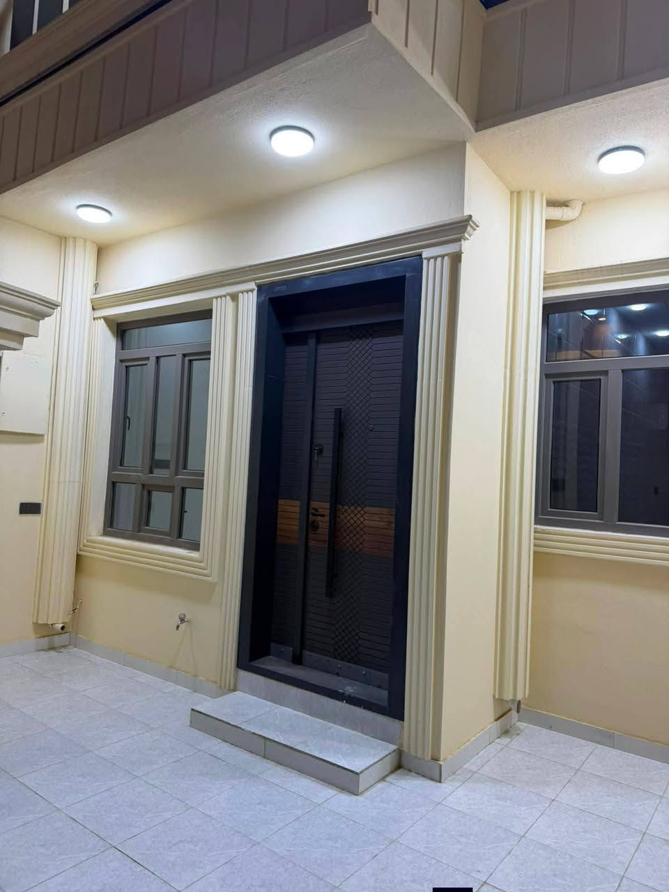 بسم الله 🏡.. دار للبيع . مساحه ١٢٠ متر📄  سند 25 ملك 📃صرف.  /قاطين.. يحتوي ع استقبال ومطبخ وصاله وغرفة نوم وصحيات داخليه و خارجيه //القاط الثاني غرفتين وصاله🏠 وصحيات . بعده جديد العنوان🏠 دور الزراعه الثانيه مجاور مكتب الريان . السعر 117 وبي مجال .. للاستفسار الاتصال 📞***********📞
