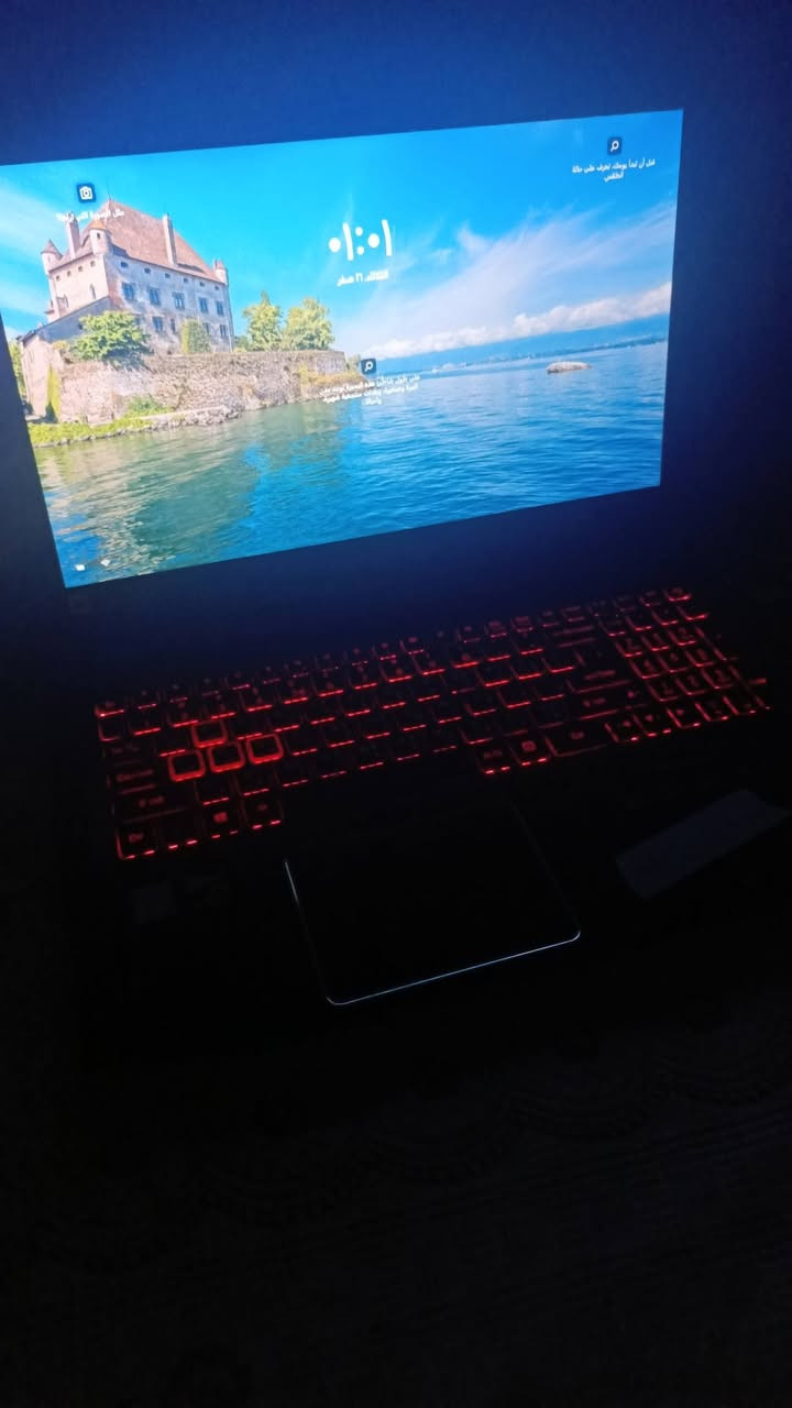 ​💻 للبيع: لابتوب ألعاب Acer Predator Helios 300
لابتوب ألعاب بحالة ممتازة وجاهز للاستخدام ​💻 للبيع: لابتوب ألعاب Acer Predator Helios 300
​لابتوب ألعاب بحالة ممتازة وجاهز للاستخدام، ممتاز للألعاب (مثل FC 25/24، GTA V، PUBG) ولأعمال التصميم والمونتاج.
​⚙️ المواصفات الفنية:
​الموديل: Acer Predator G3-571
​المعالج (CPU): Intel® Core™ i7-7700HQ (تردد يصل إلى 3.80GHz)
​الذاكرة العشوائية (RAM): 16GB
​كرت الشاشة (GPU): NVIDIA® GeForce® GTX 1060 (سعة 6GB GDDR5)
​الشاشة: 15.6 بوصة بدقة Full HD (1920x1080) IP
​نظام التشغيل: Windows 11 الأصلي (64-bit)
​🌟 مميزات الجهاز:
​نظام تبريد قوي بفرشتين معدنيتين (AeroBlade 3D Fans) للتحكم بالحرارة أثناء اللعب.
​كيبورد بإضاءة خلفية ممتازة.
​ذاكرة 16GB تضمن سلاسة فائقة في التصفح والتشغيل والألعاب سعرة (500) وبي مجال مكاني النجف 
***********
