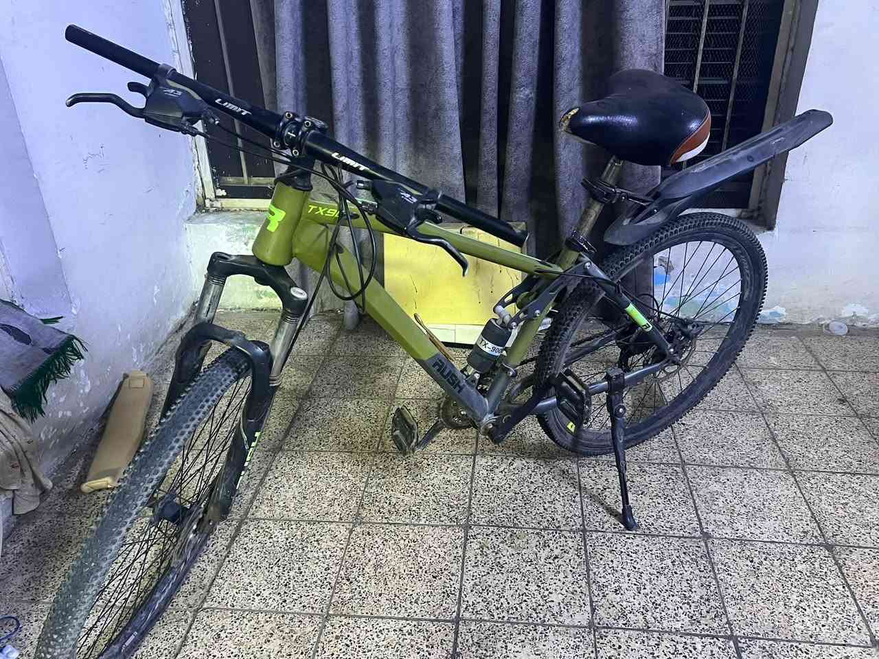 بيسكل عدد ٢ للبيع بسعر ١٥٠ شلع العنوان بغداد الغدير الاتصال ***********

