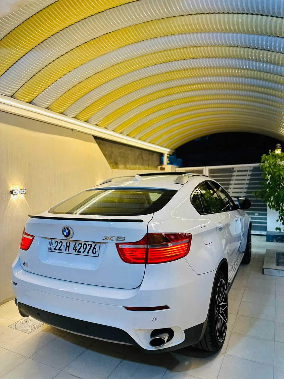 BMW X6 3.5  2011
-------------------------------------
#السعر : 153$ وبيه مجال 
‏
#رقم الهاتف :-***********/ واتساب  

#رقم السيارة : اربيل 

#مكان السيارة : واسط/العزيزية 
-------------------------------------
السلام عليكم 
للبيع   
بي ام  X6 موديل 2011 حجم 3.5 6 سلندر  N55 سيارة خليجية مكفولة بدون ضربة و صبغ كفاله عامة عدا الدعامية الامامية ماشية 155 الف رقم اربيل جديد سيارة بدون اي نقص صفر مسج    
سيارة فول مواصفات
تفاصيل 👇🏼👇🏼
1_ بصمة 
2_محرك 6 سلندر  ✈️⁦⁩+كير مكفولات ⁦
3_تبريد شغال قطعتين ❄️ 
4_سلايت 
6_مراية داخلية+جانبة عاكسة 🔍
7_مري شفط ⚔️
8_ كشنات كهرباء  +ذاكرة خزن  
9_بردات جانبية✨
10-لدات انارة داخلية 💡
11-شاشة   🖥
12-داخل قرميدي 
13-انارة ترحيب 🔦
14_ كاميرات عدد 5
15-حساسات امامي خلفي  
16-ويل حجم 20 بلادي تو سايز+تخم تاير جديد 
17-صدر امامي خلفي جديد  ⚔️⁦
18-اوتو هولد ⚔️ 
19-لايت زنون عدسات زرع 
20-ستيرن كهرباء مع خزن ذاكرة 
21-شاشة اعطال 
22_هاند بريك بصمة 
23- كزوز رياضي 
24_شفتات ستيرن 
25_جنطة كهرباء  

----------------------
