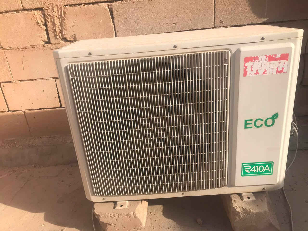 سلام عليكم 
*للبيع سبلت TOSOT توسوت 2طن مستعمل موسمين نضيف كلش
ع الفحص 
T3 مخصص لاجواء العراق الحارة
- - تبريد ثلج قوي 100%
- *سعة التبريد*: 24566 Btu/h
- *الغاز*: R410A
*السعر*: ٤٥٠الف دينار - بيه مجال
*المكان*: الكوفة - شارع المعمل قرب جامع الخزاعل
*للاستفسار*: ***********

