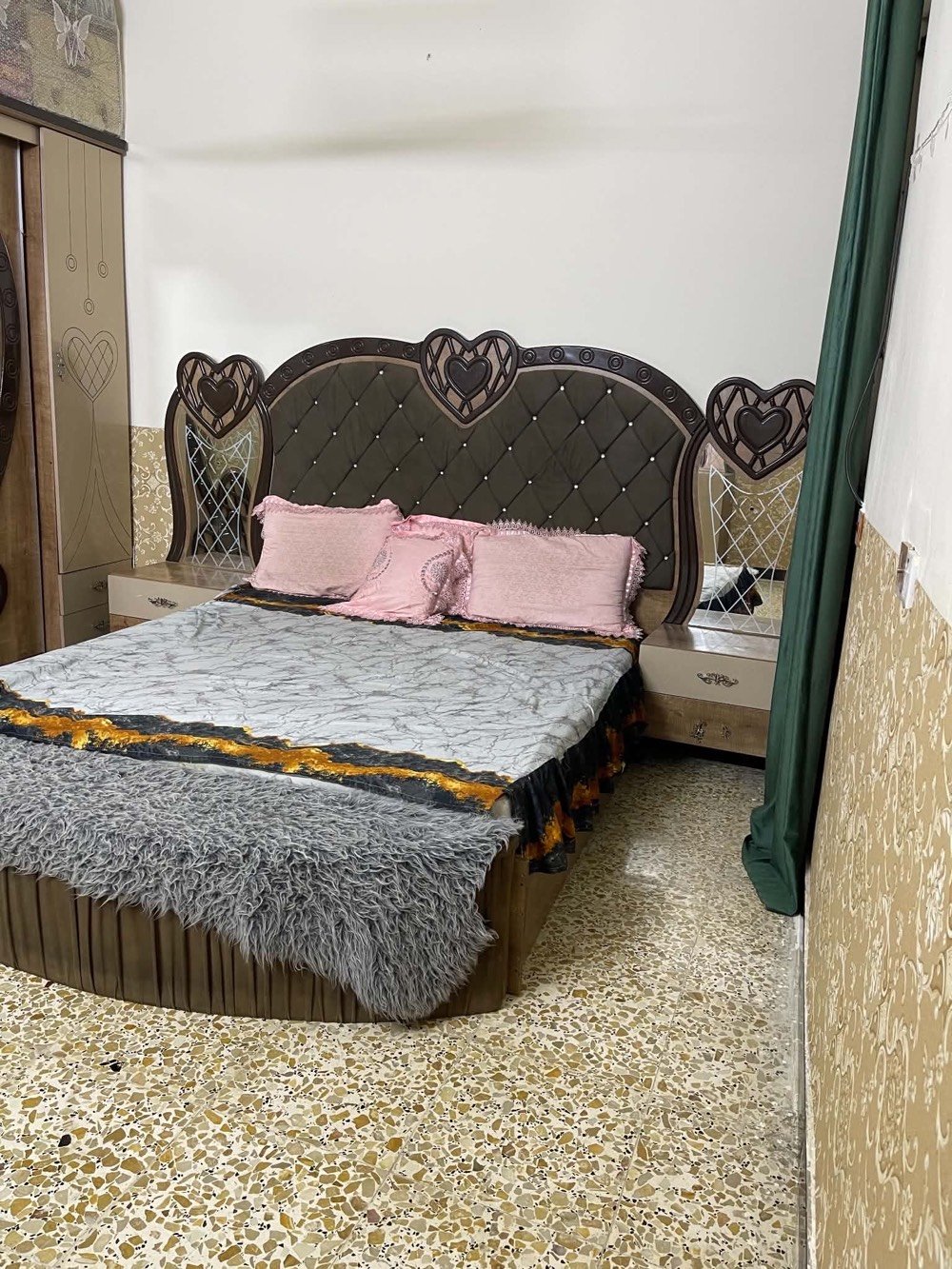 غرفه تركي 6 قطع نظام سلايت وابواب نضيفه بدون ضرر تكمه داخلها نضيف 
450 وبيها مجال
بغداد  المشتل