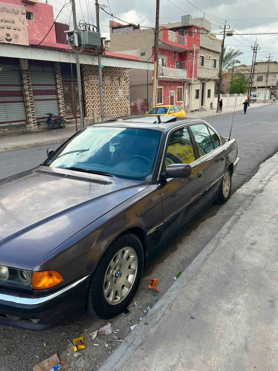 BMW740i
موديل 1995
كير ومحرك شرط 
مرايات شفط + صندوك شفط 
جامات كهرب + تحكمات ستيرت كلها شغاله 
سعرها 60 وبيها مجال 
تبريد شغال 
كوبون بيها
***********
بيع او مراوس
