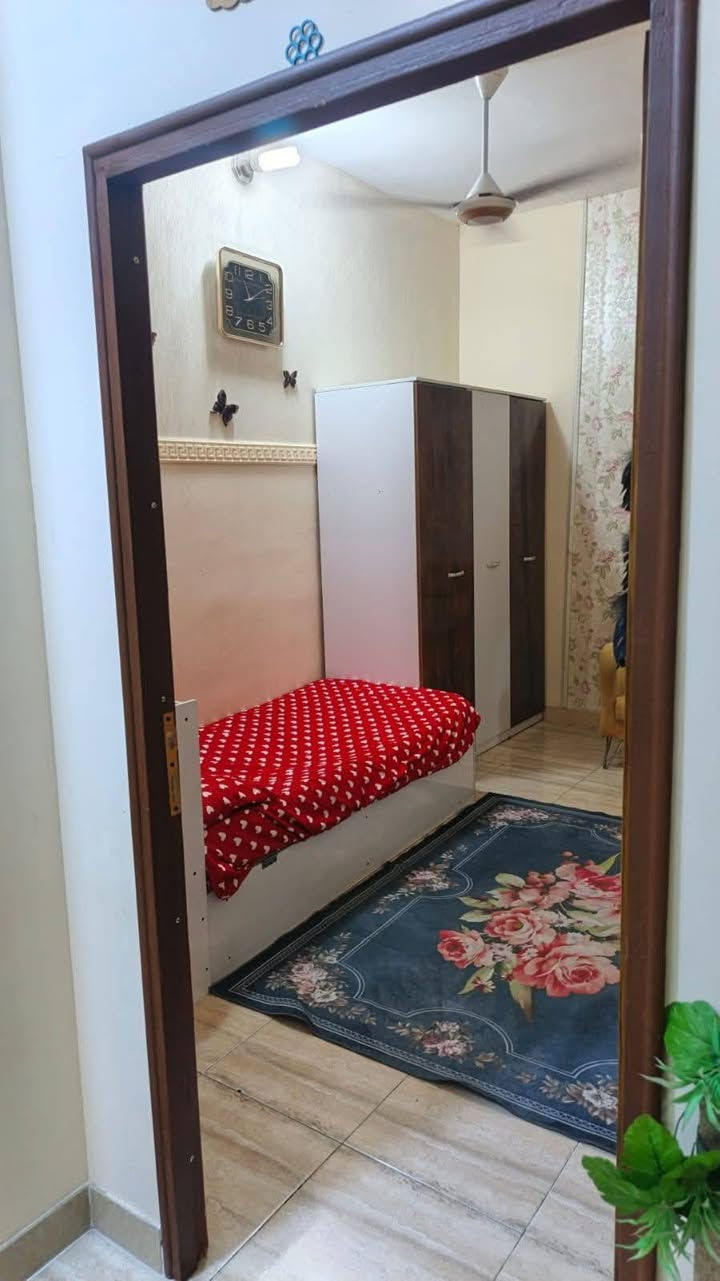 سلام عليكم بيت بلاربع شوارع حي الاساتذه قرب صالون امال المربع الذهبي مساحه 200متر طابق الاول طابوق غرفتين جوه صاله دوانيه  مطبخ وصحيات حديقه مناور عدد2 الطابق الثاني نص طابوق ونص ثرمستون يتكون من غرف عدد3 ومطبخ وصحيات ومخزن بطابق الثالث سنه البناء 2012الطابق الثاني 2019 سعر البيت 390
***********
***********
